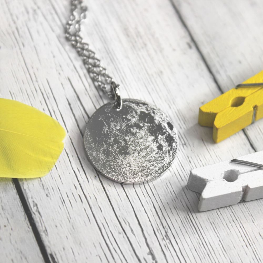 Кулон Луна с гравировкой на заказ