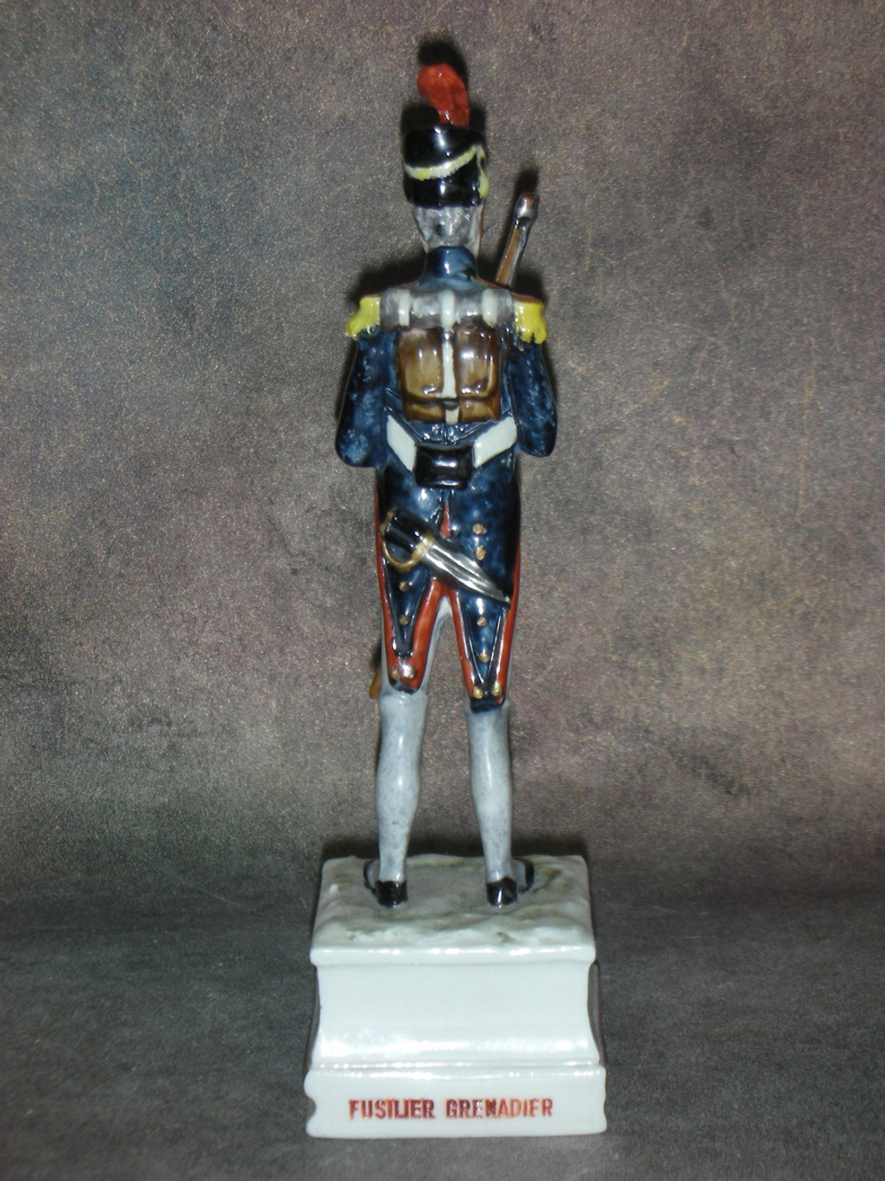 Статуэтка. Фарфор. Солдат Стрелок гренадёр. Cacciapuoti. Италия