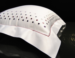 Пододеяльник 200х220 Christian Fischbacher Luxury Nights Dancing Squares 560 красный Швейцария цвет