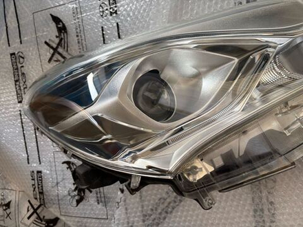 фара правая Toyota Vitz NSP130 135