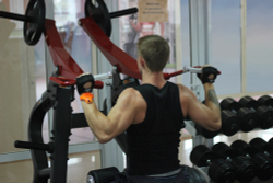 Impulse SL7002 тяга сверху с независимыми рычагами, профессиональный тренажер