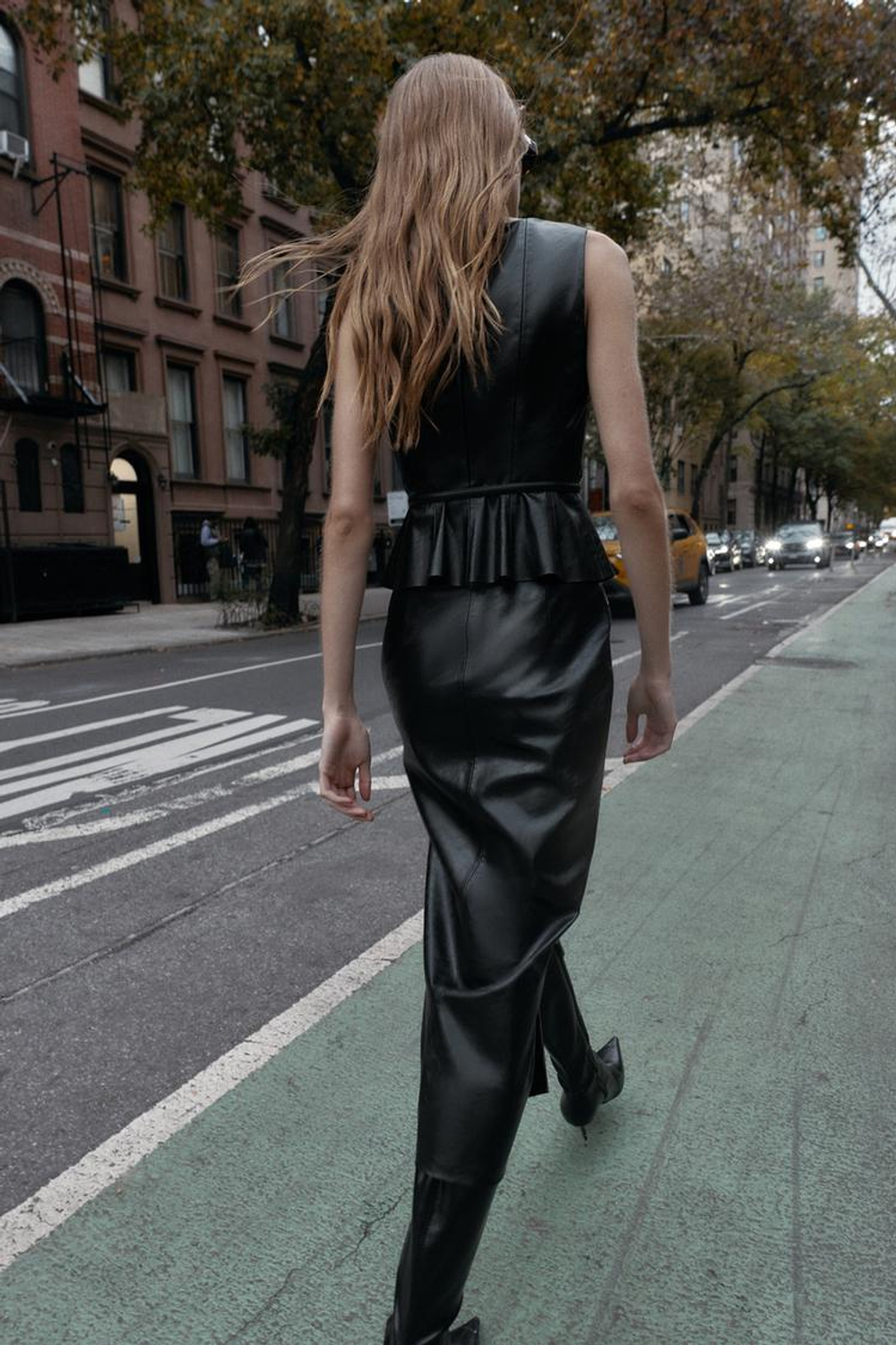 ZARA ТОП ИЗ ИСКУССТВЕННОЙ КОЖИ С РЕМНЕМ, ЧЕРНЫЙ