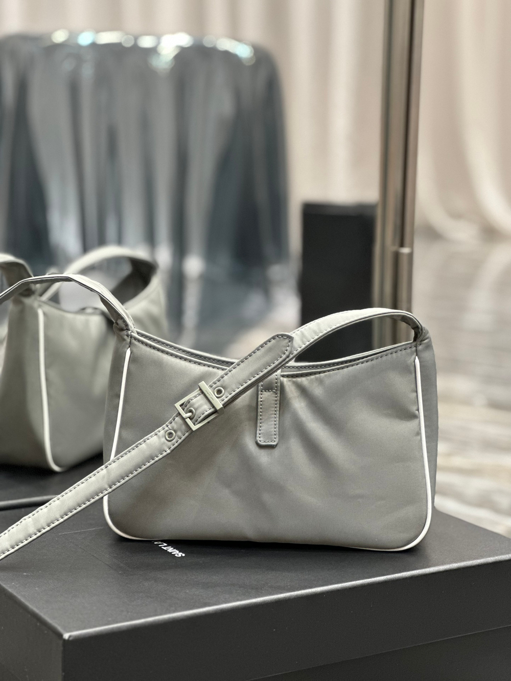 Saint Laurent Le 5 à 7 Hobo Bag