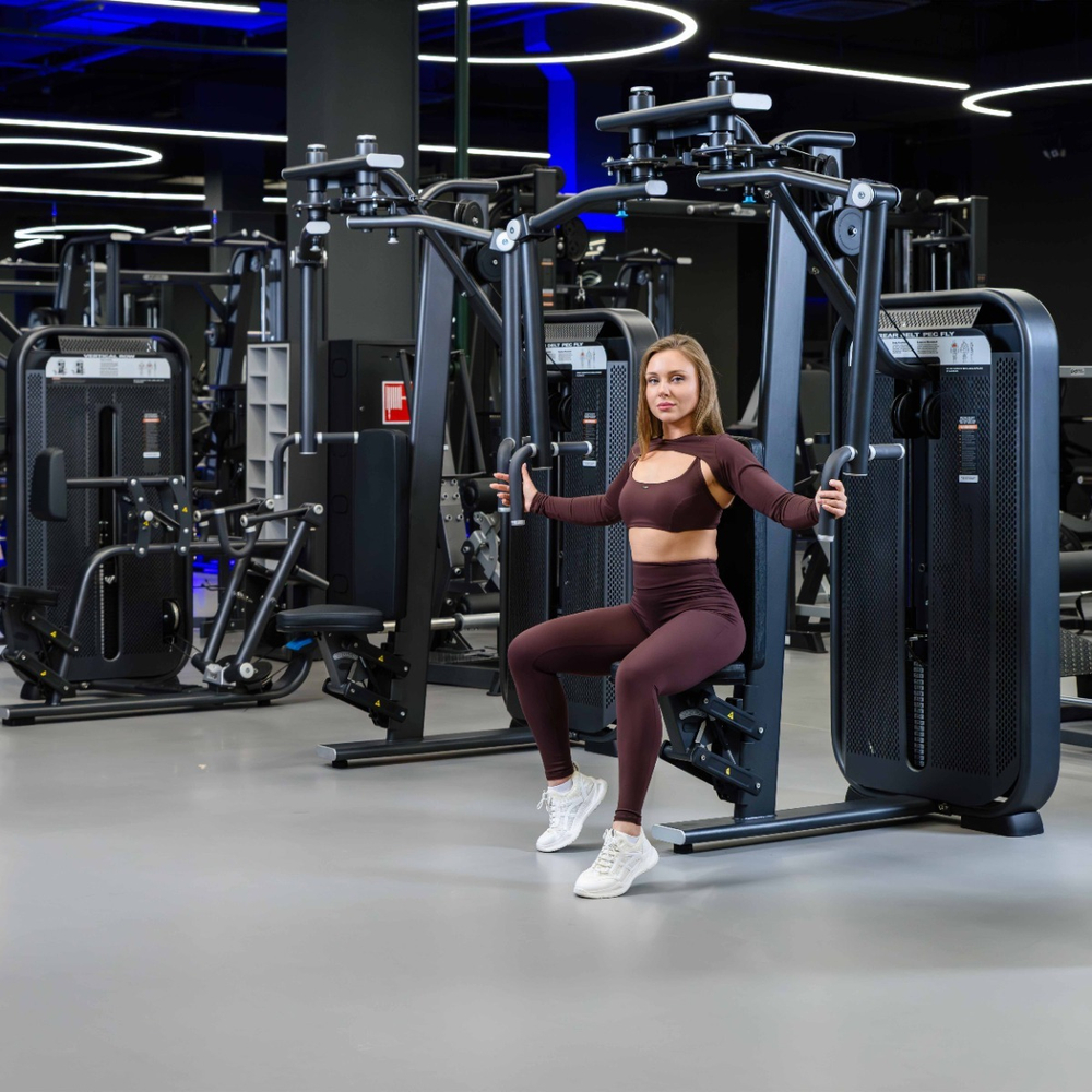 E7007 Баттерфляй - задние дельты. Стек 95 кг