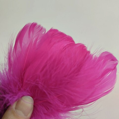 Гусиные перья 5-13 см фуксия 2 сорт 20шт.