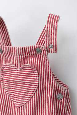 ZARA ДЛИННЫЙ КОМБИНЕЗОН ИЗ ТВИЛА В ПОЛОСКУ С СЕРДЦЕМ, КРАСНЫЙ/БЕЛЫЙ