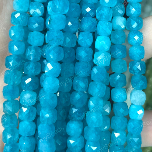 Кварц бирюзовый 6 мм, бусины граненые - кубики (нить 38 см)