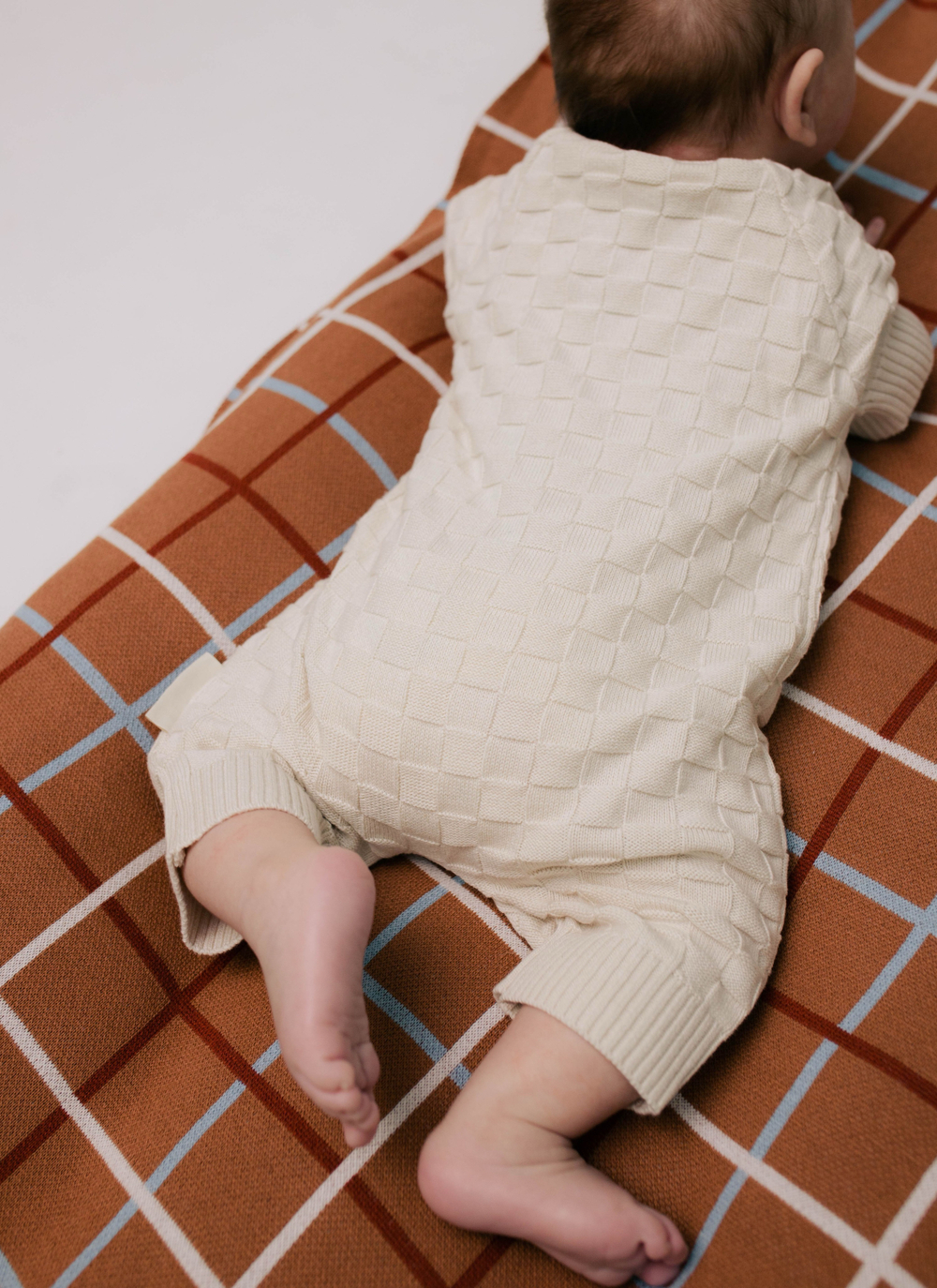 Песочник вязаный клетка, Молочный