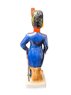 Фарфоровая статуэтка "Пехотный офицер" Франция