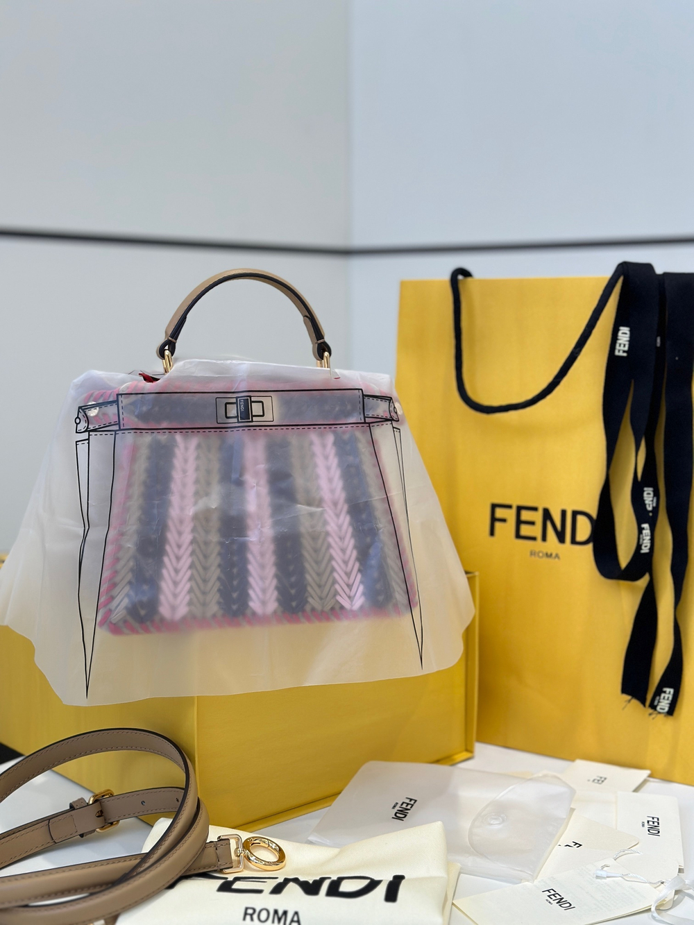 Fendi Peekaboo ISeeU Petite 20 cm