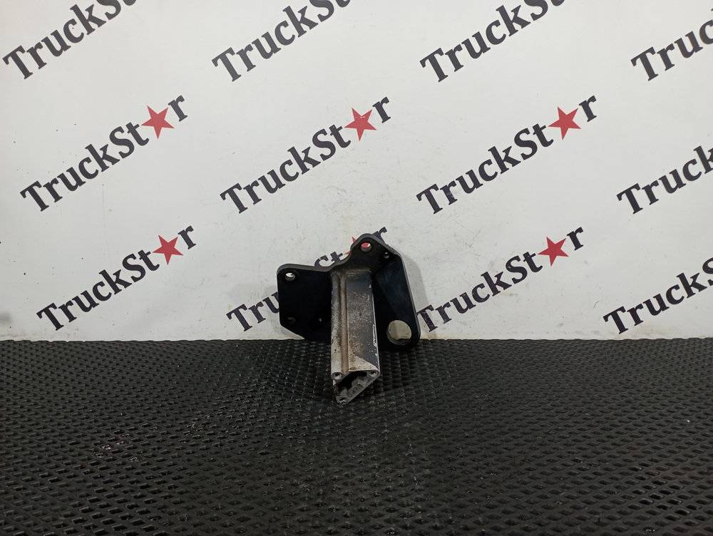 Кронштейн двигателя