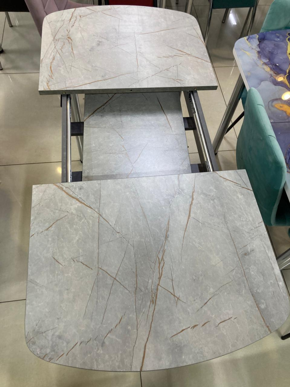 Стол разд Пластиковый подстолье прямое хром Царг.пояс бетон темный Ст-ца каспий серый (кам.т)