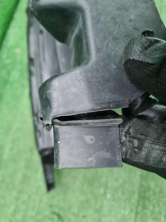 Кронштейн переднего бампера BMW 5er G30 (17-20)