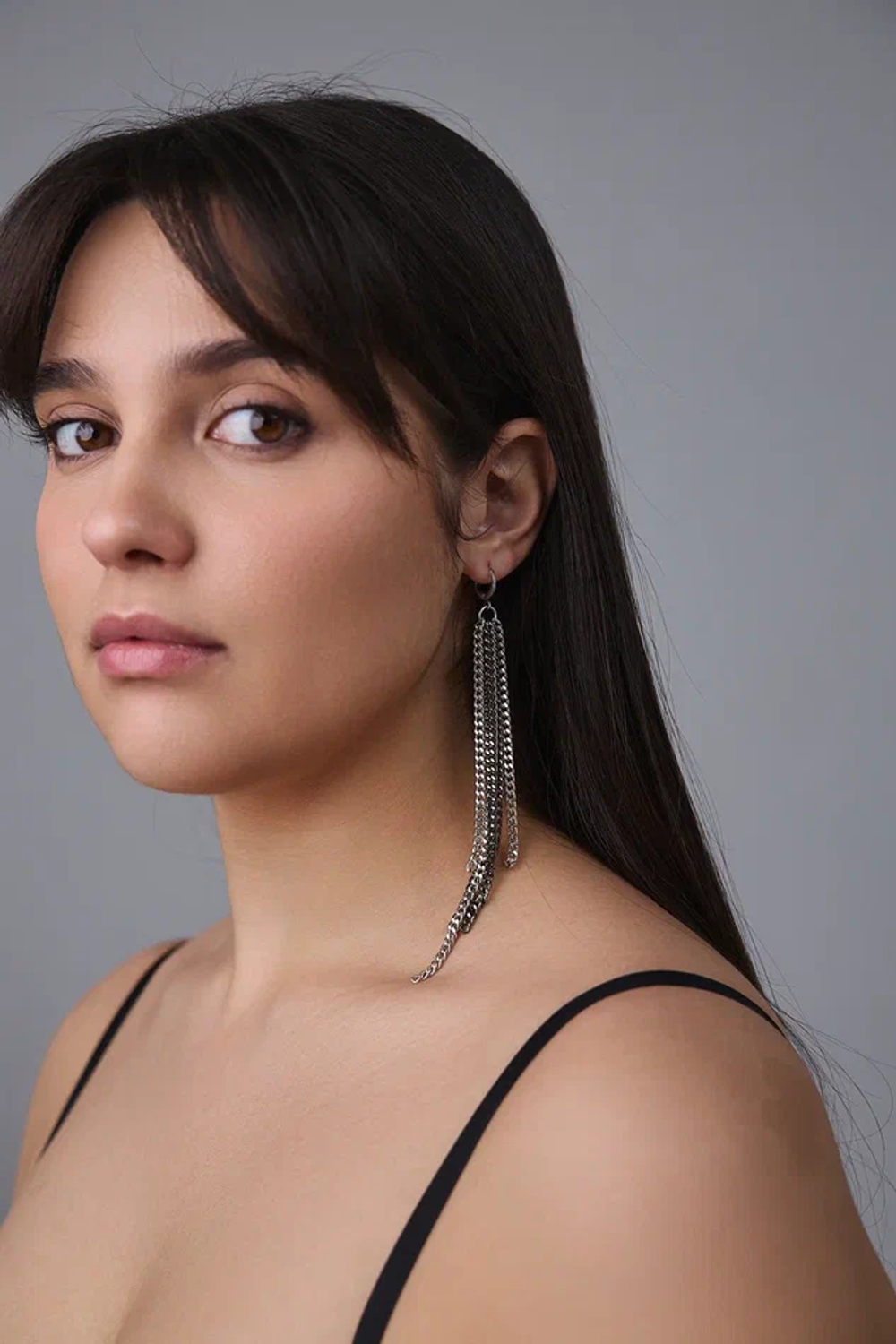 Серьги длинные цепочки на замке левербек, оттенки серебро и графит