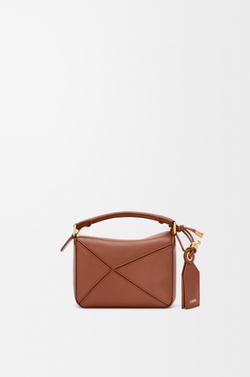 Loewe Сумка-мини Puzzle Featherlight из овечьей кожи наппа, коричневый