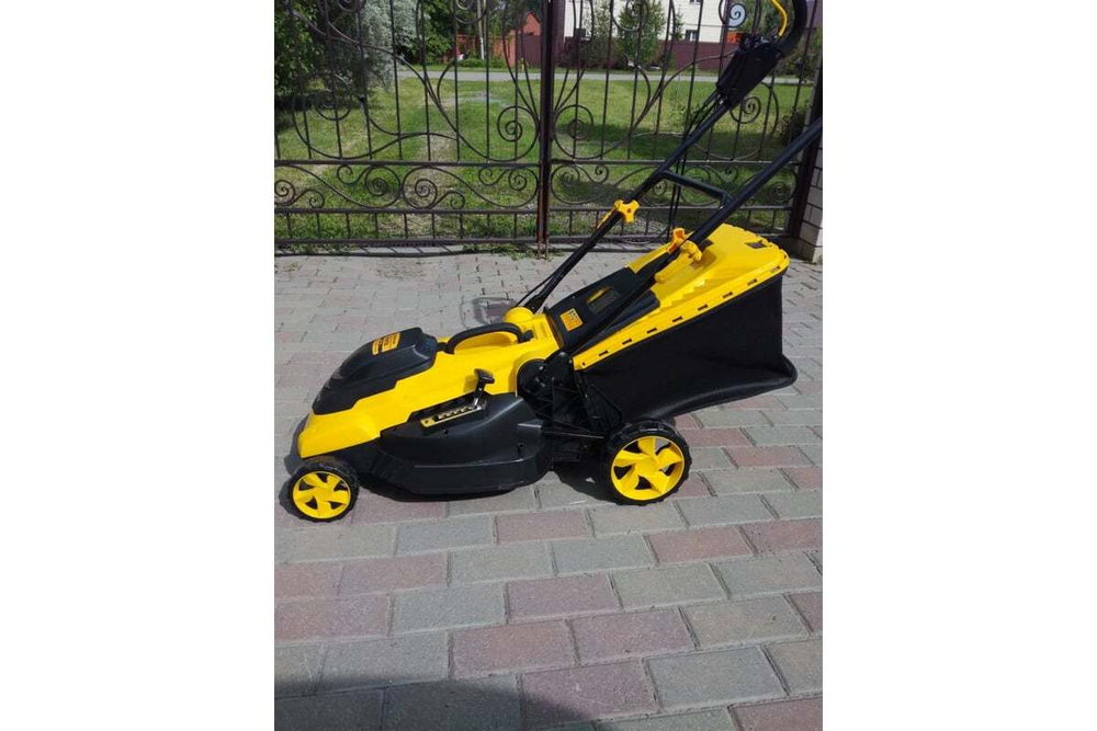 Газонокосилка электрическая Champion EM4118