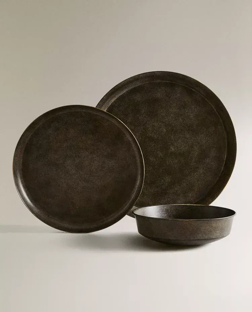 ZARA HOME ДЕКОРАТИВНЫЙ КРУГЛЫЙ МЕТАЛЛИЧЕСКИЙ ПОДНОС, БЕЖЕВЫЙ