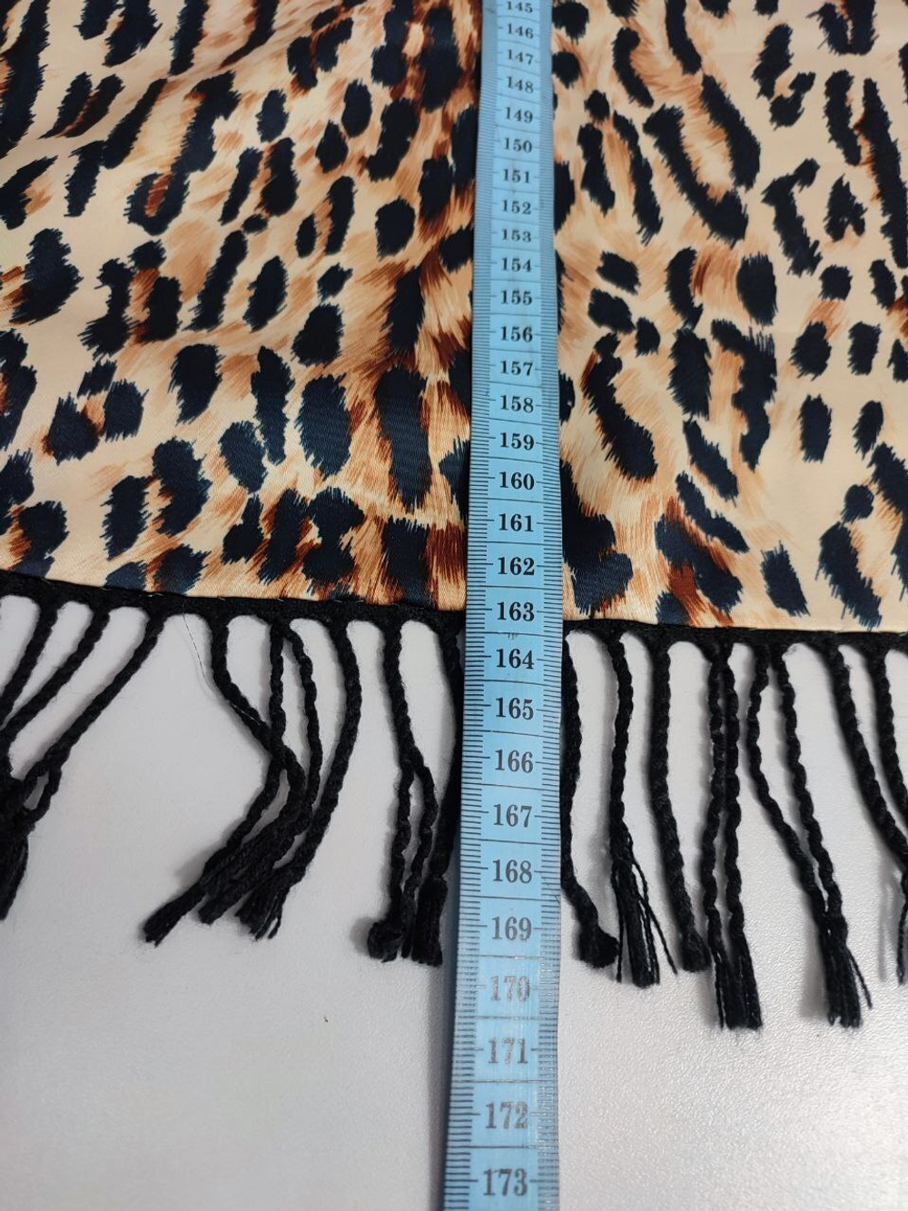 Шарф с анималистичным принтом