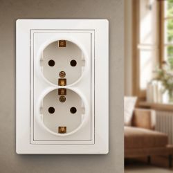 Розетка Intro Plano 1-205-02 с заземлением двойная 2X2P+E Schuko, 16А-250В, IP20, СУ, слоновая кость