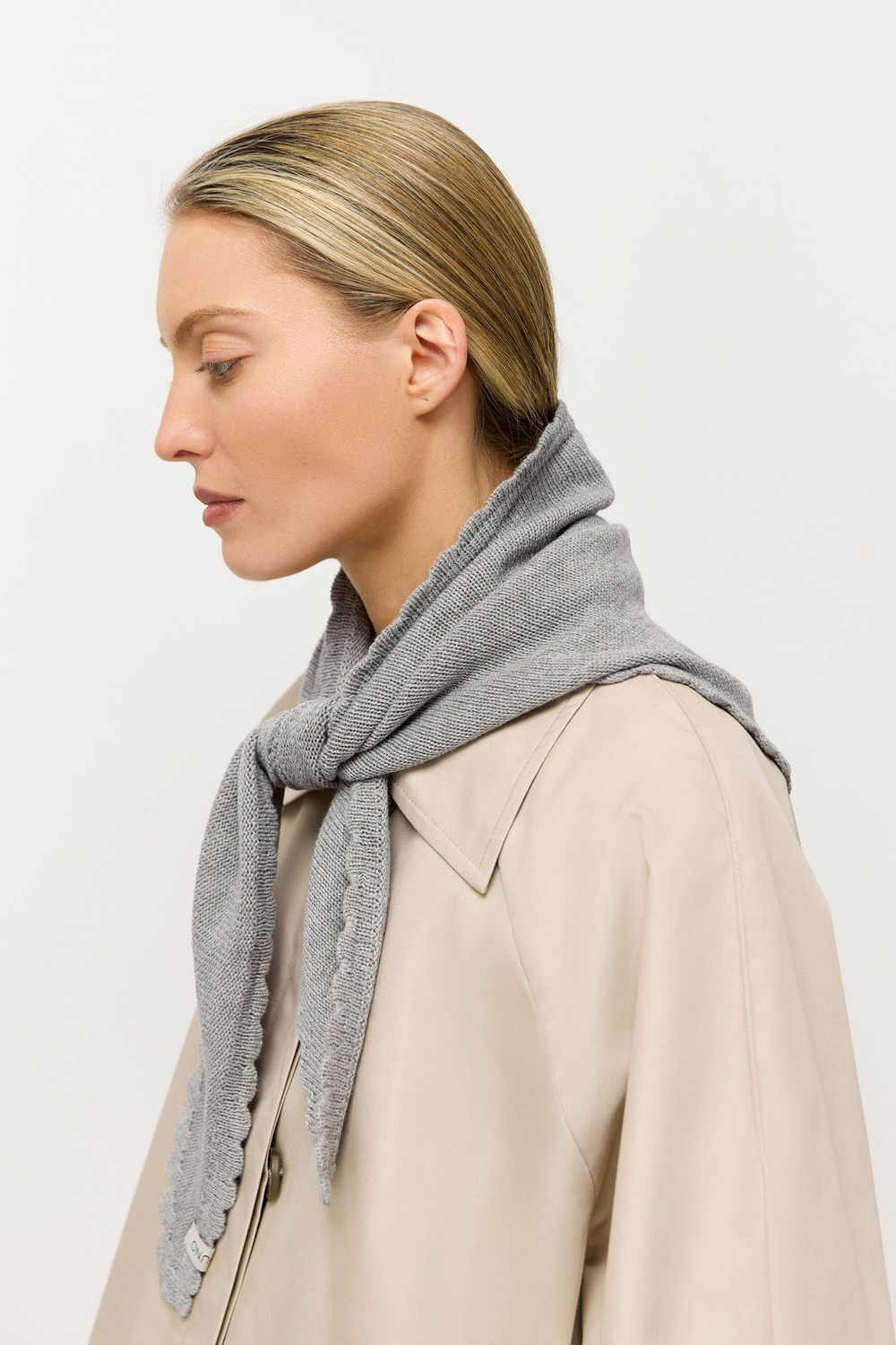 Косынка с фигурным краем