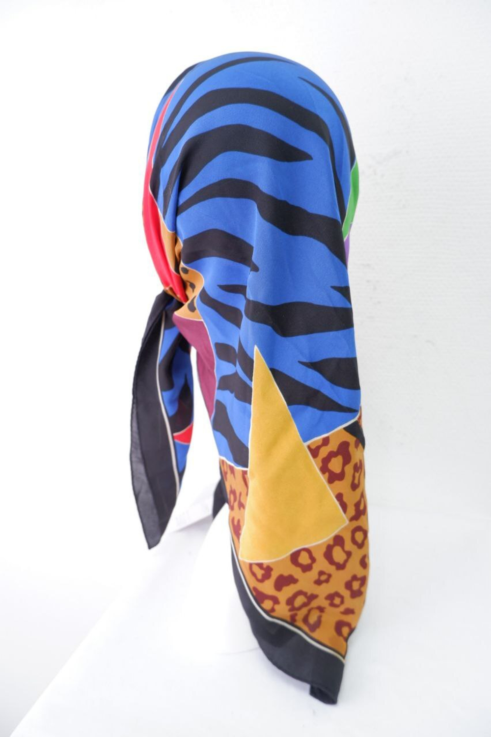 Платок яркий