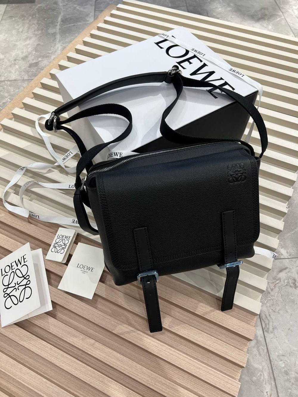 Сумка-мессенджер Loewe