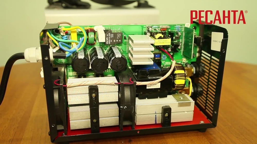 Сварочный аппарат инверторный Ресанта САИ-160 (ММА, 160 А, ПВ - 70%)