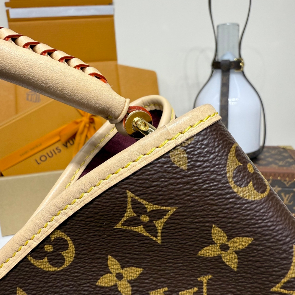 Louis Vuitton Again