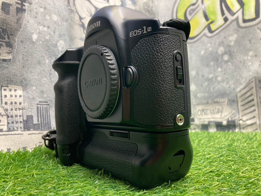 Canon EOS-1N + Canon Power Drive Booster EA1