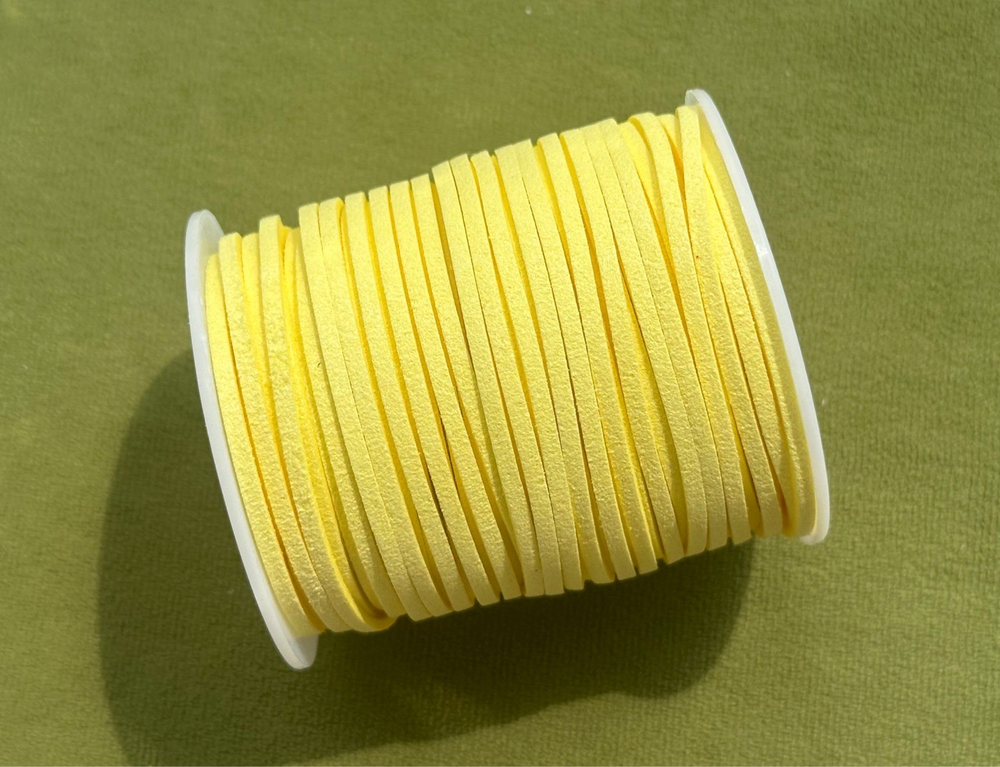 Шнур из искусственной замши 2,5мм, желтый (1 м)