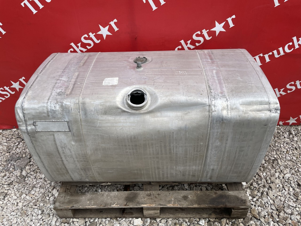 Бак топливный 660L