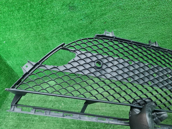 Решетка перед. бампера Mercedes GLE C292 15-19 AMG