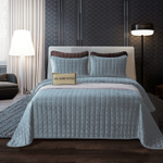 Велюровое покрывало в клетку и две наволочки OVL022