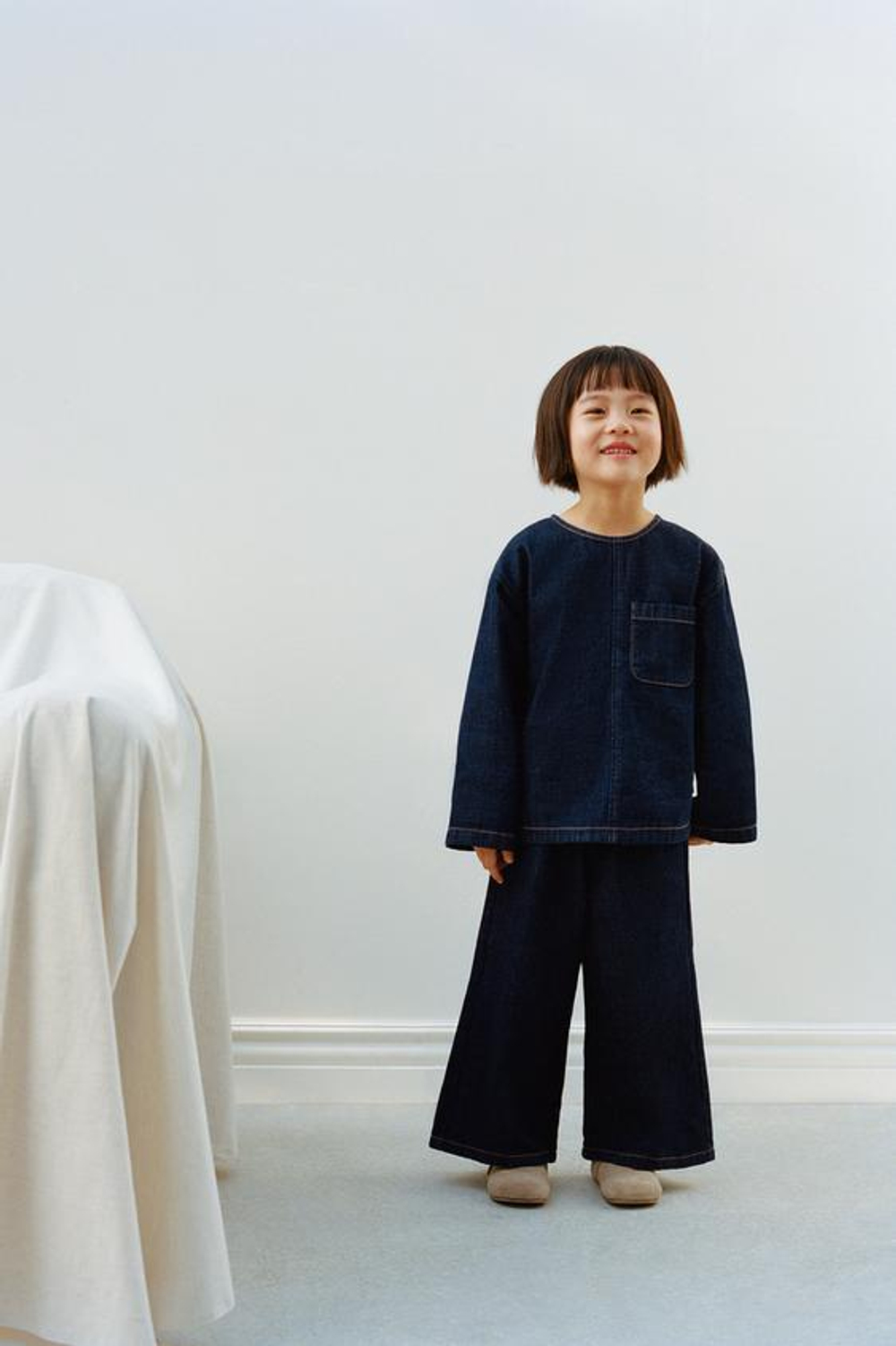 ZARA ДЖИНСЫ-КЮЛОТЫ С ДЕКОРАТИВНОЙ СТРОЧКОЙ, ТЕМНЫЙ ИНДИГО