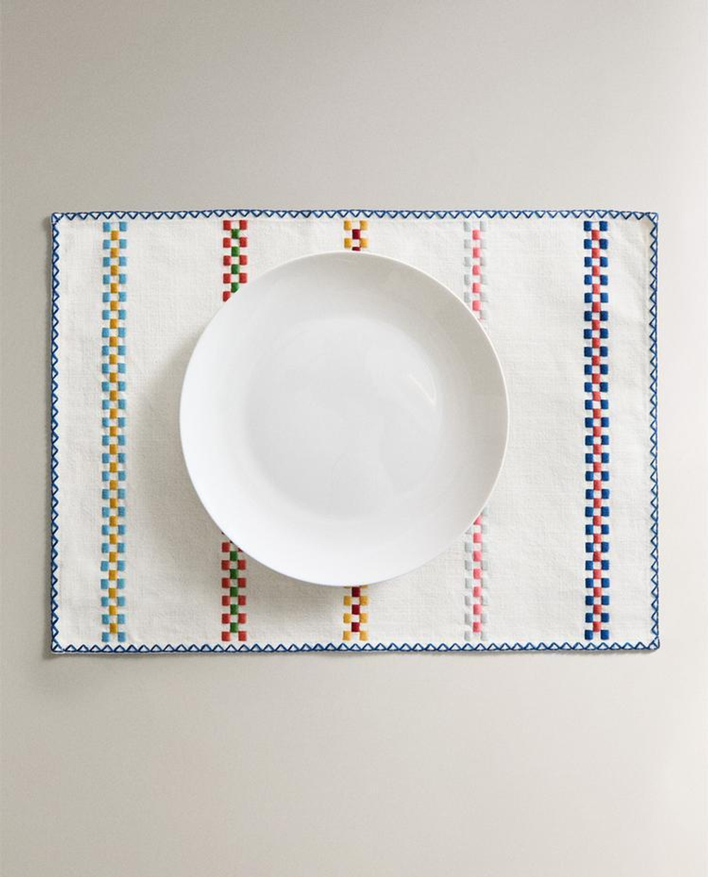 ZARA HOME ХЛОПКОВАЯ ПОДСТАВКА ПОД СТОЛОВЫЕ ПРИБОРЫ С РАЗНОЦВЕТНЫМИ КАЙМОЙ, БЕЛЫЙ/ЗЕЛЕНЫЙ