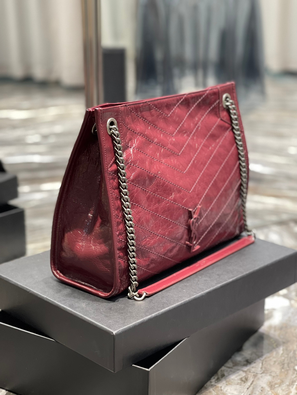 Yves Saint Laurent Niki Shopping Bag 33 cm