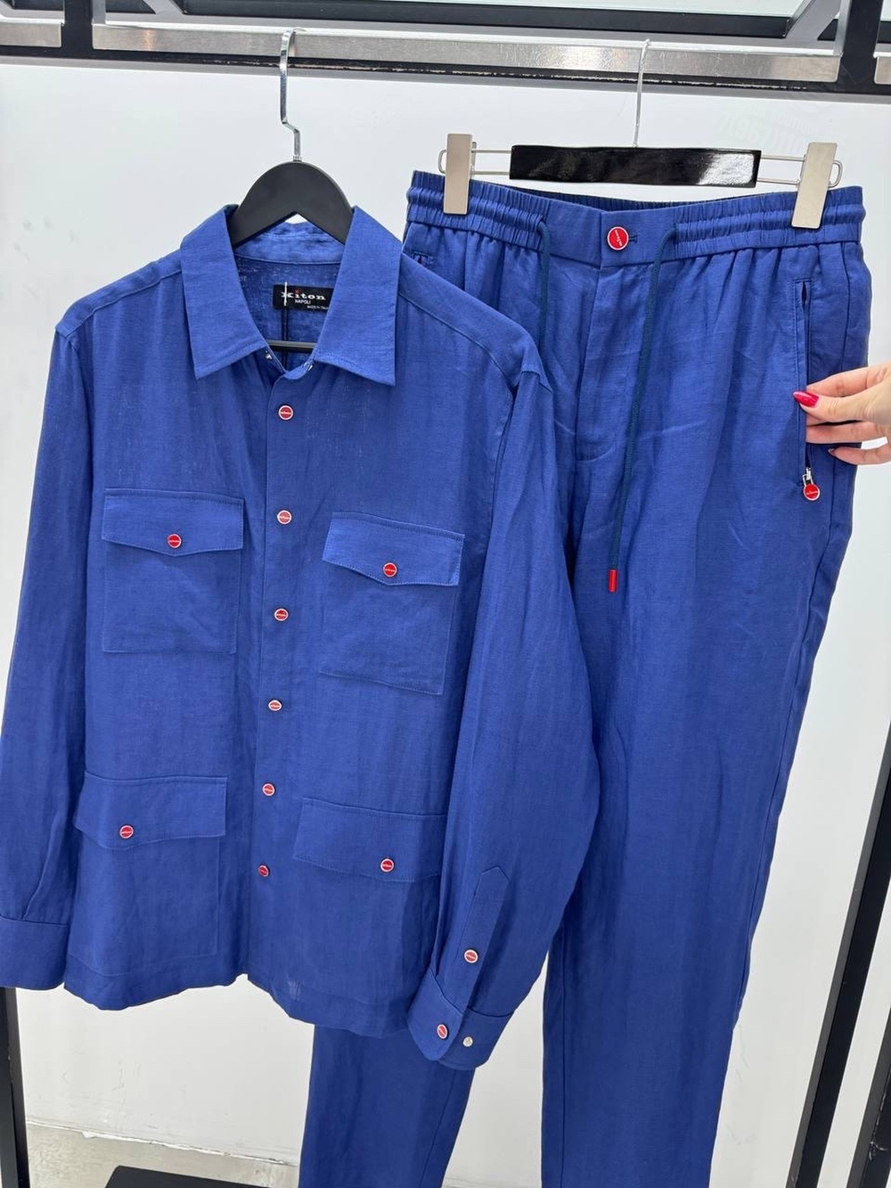 Льняной костюм Kiton