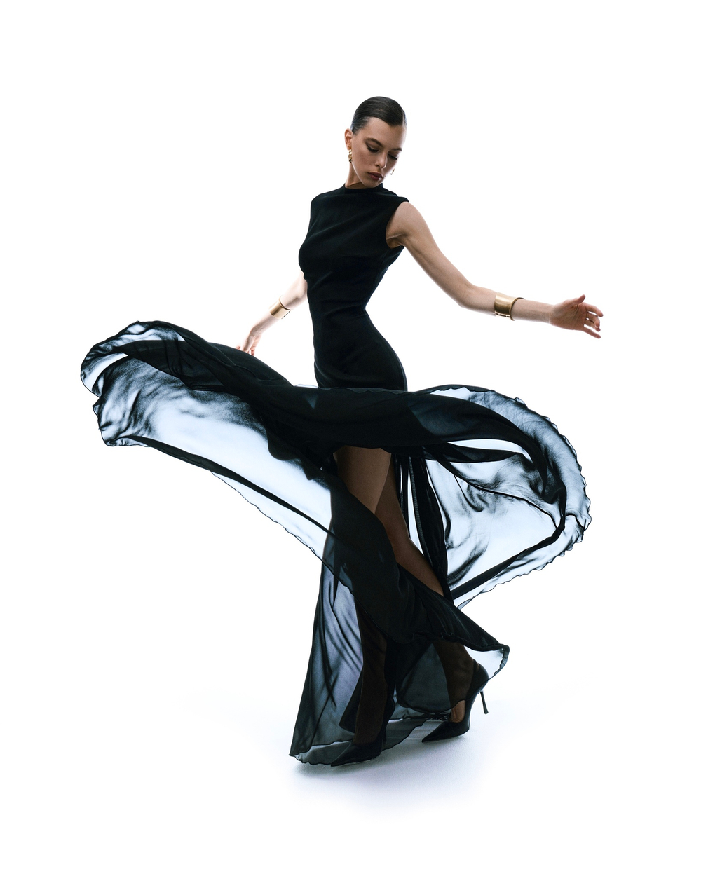 "Eternal black" Платье в пол без рукавов приталенное с летящей шифоновой юбкой