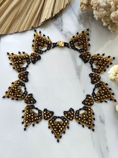 Колье "Огненные крылья" из бисера ручной работы