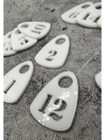 Номерки для гардероба прорезные пластик