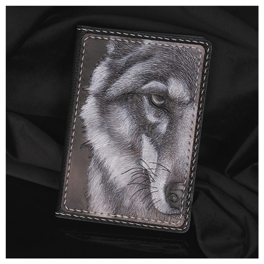 Кожаная обложка на паспорт «Волк»