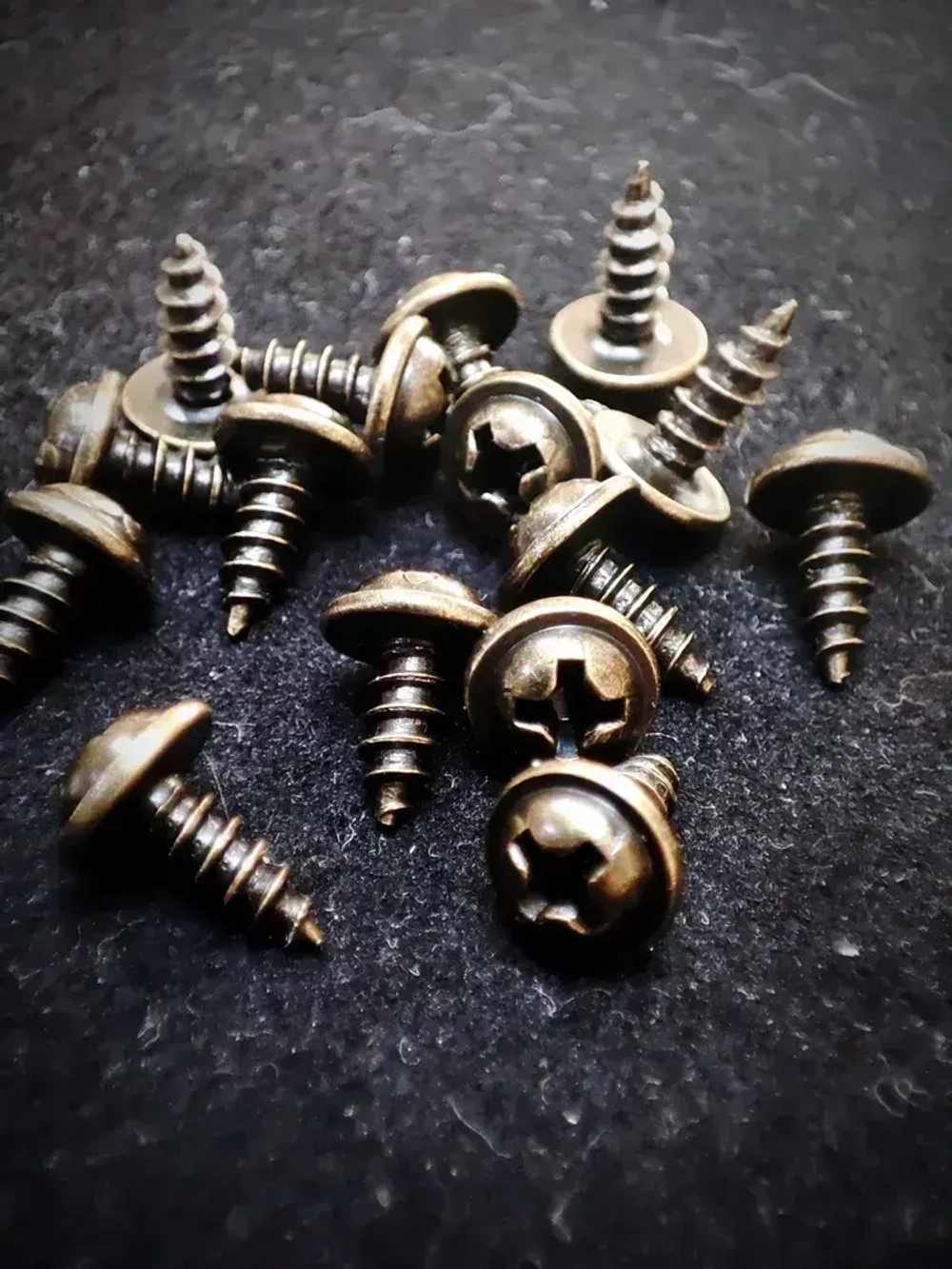 Шуруп - саморез 3*8мм декоративный (цвет - бронза) - 20 штук