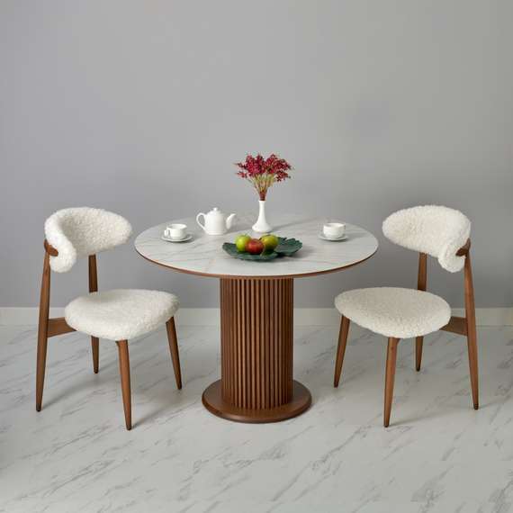 Стул Mod белый искусственный мех с ножками цвета орех