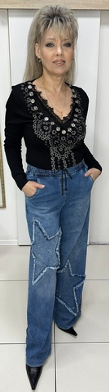 Синие джинсы c принтом из звезд