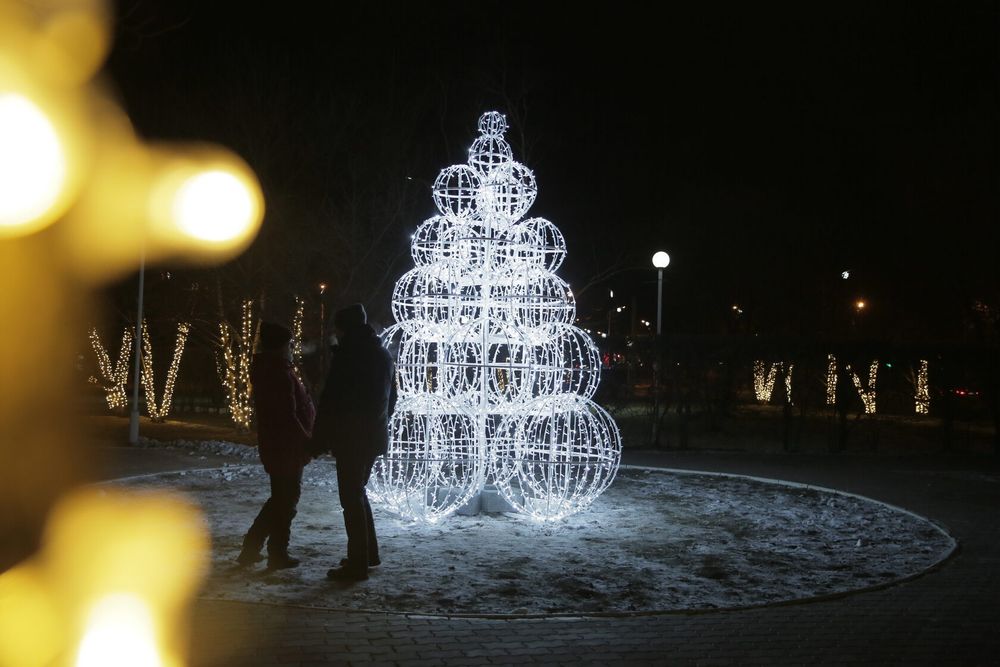 Светодиодная елка из шаров "Зима"