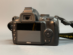 Nikon D3000 Kit 18-55mm 15.600 кадров