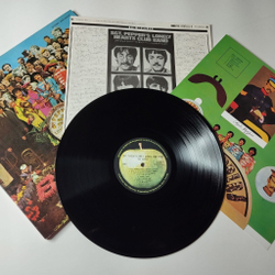 Винтажная виниловая пластинка LP The Beatles Sgt. Pepper's Lonely Hearts Club Band (Japan 1976) (No Obi) Lucy In The Sky With Diamonds