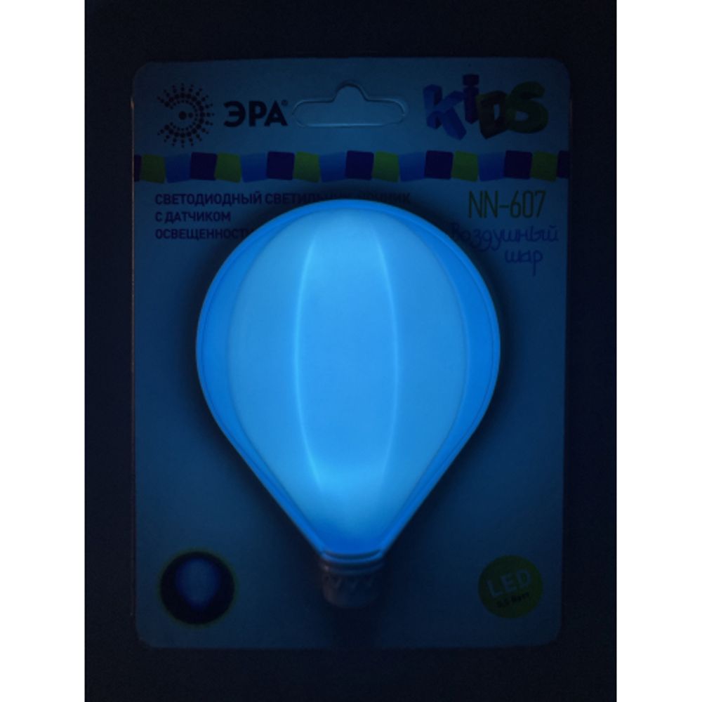 Ночник - светильник светодиодный ЭРА NN-607-LS-BU в розетку с датчиком освещенности синий