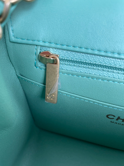 Сумка Chanel Chevron Mini Classic Flap Bag