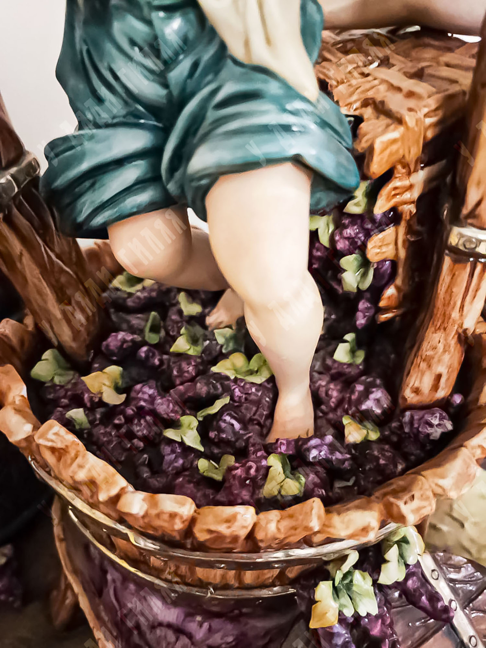 [Galli Tiziano Capodimonte] Урожай / Vendemmia. Фарфор, глазурь, роспись. Италия. 1950-е